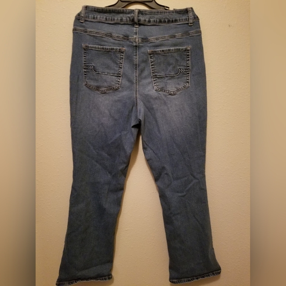 Maurice's high rise curvy Jeans - Picture 2 of 3